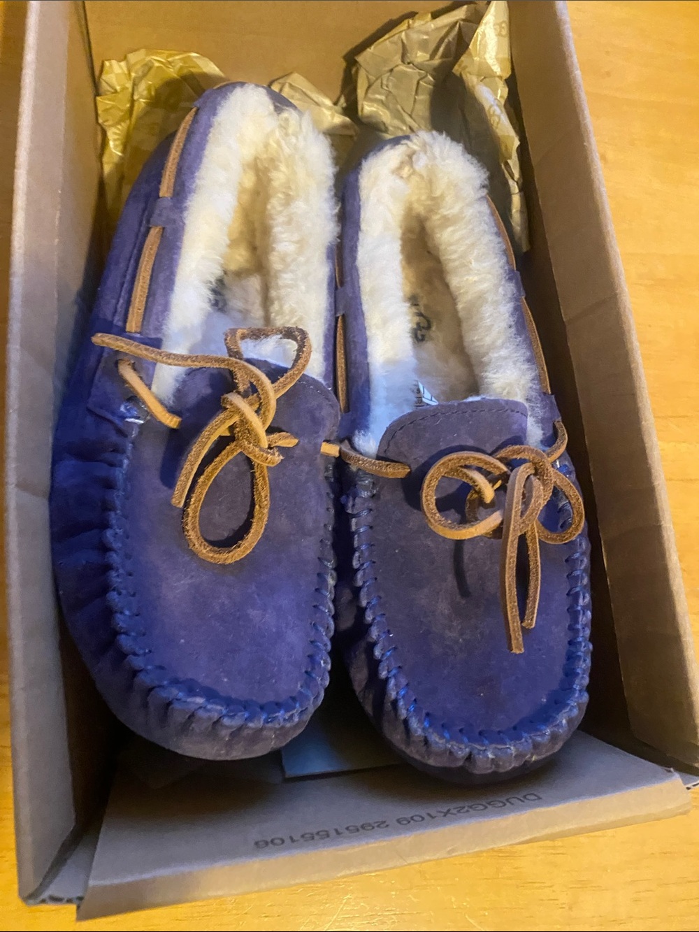Ugg 5 Dakota shoes great condition
